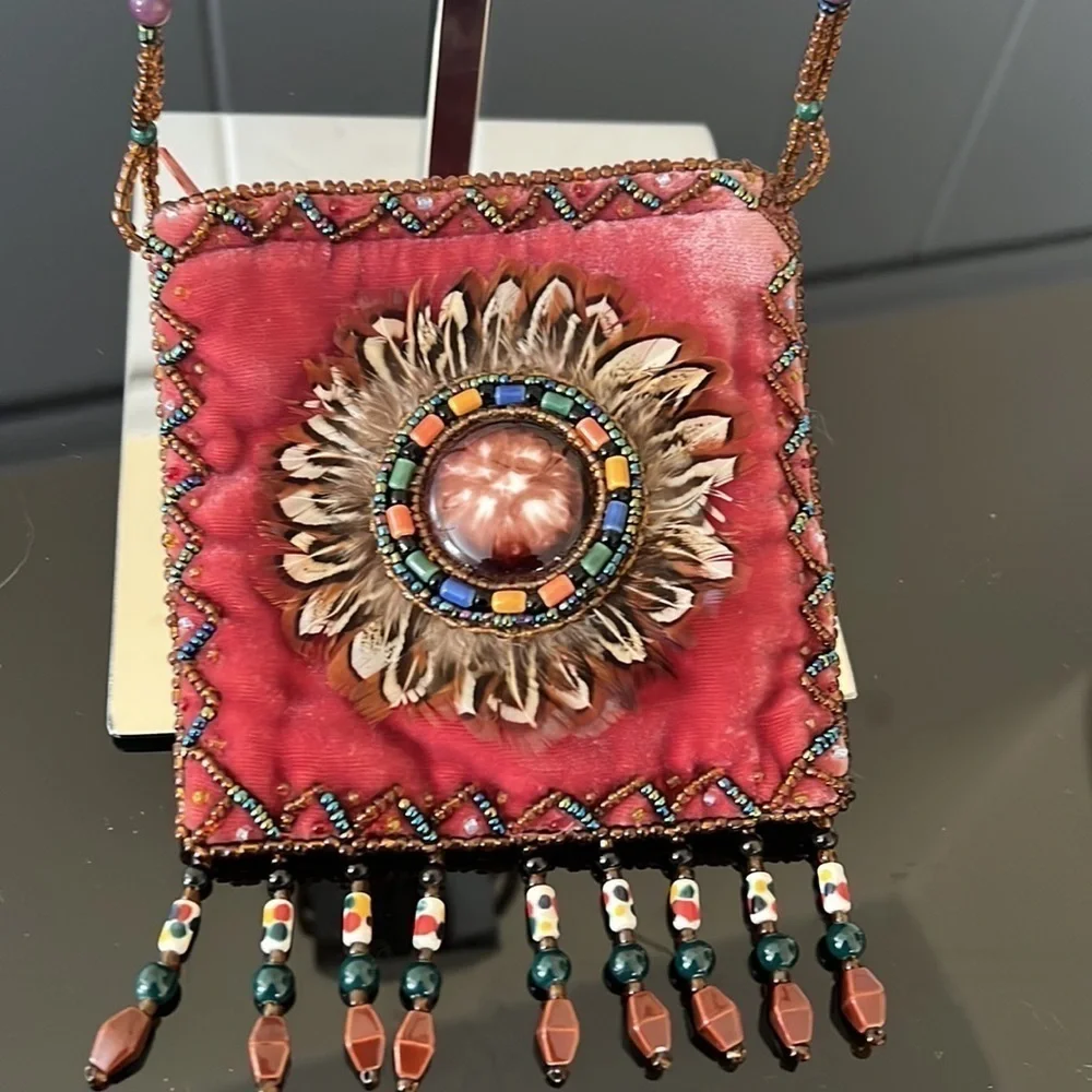 Hobo velvet pouch with beaded shoulder strap - Picture 3 of 8